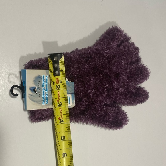 โผ๏ธLAST CHANCE ๐2/$20 NWT New True North Lilac Purple Fuzzy Soft Gloves - Picture 6 of 7